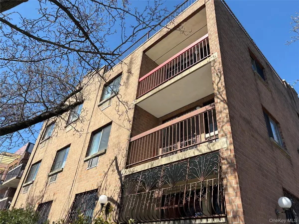 $448,000 | 56-16 Seabury Street, Unit 2A | Nassau Heights