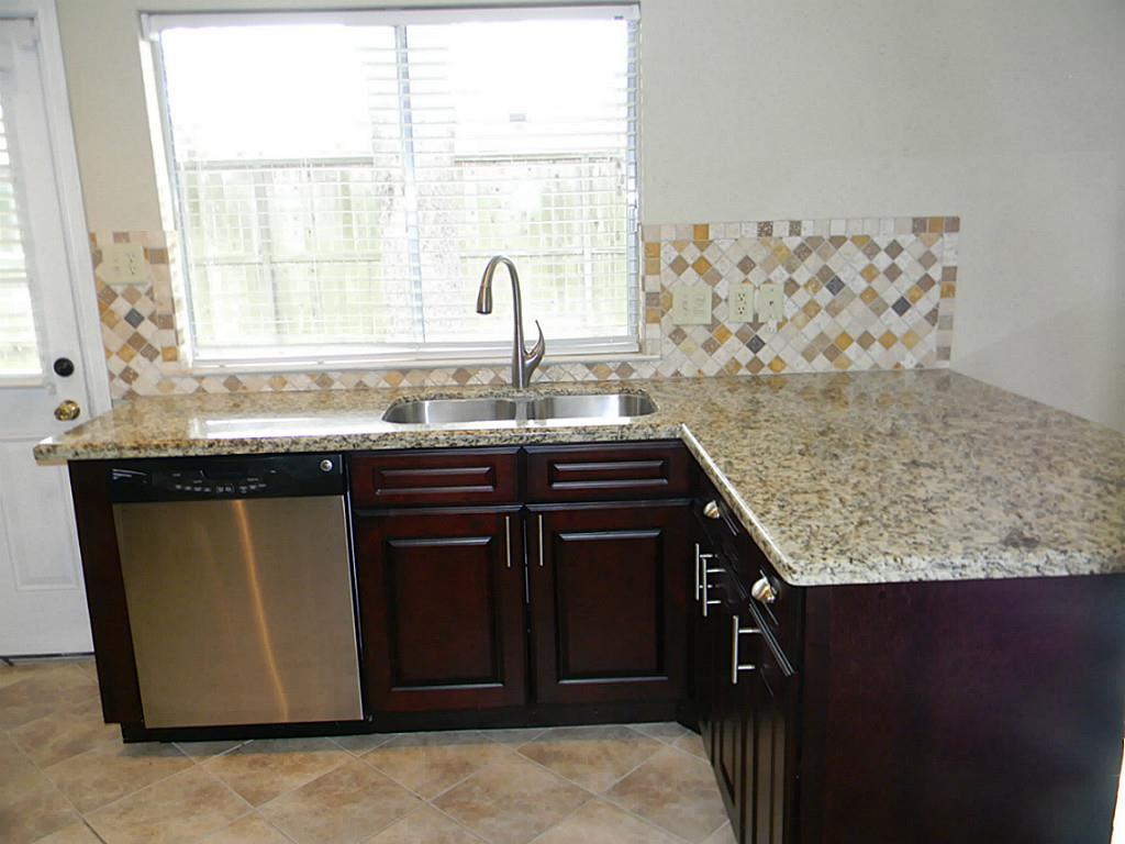 2754 Quarry Hill Road Sugar Land, TX 77478 - Photo 8 of 49