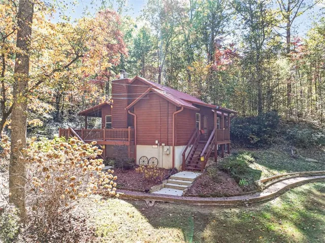 a view of a yard with plants and trees