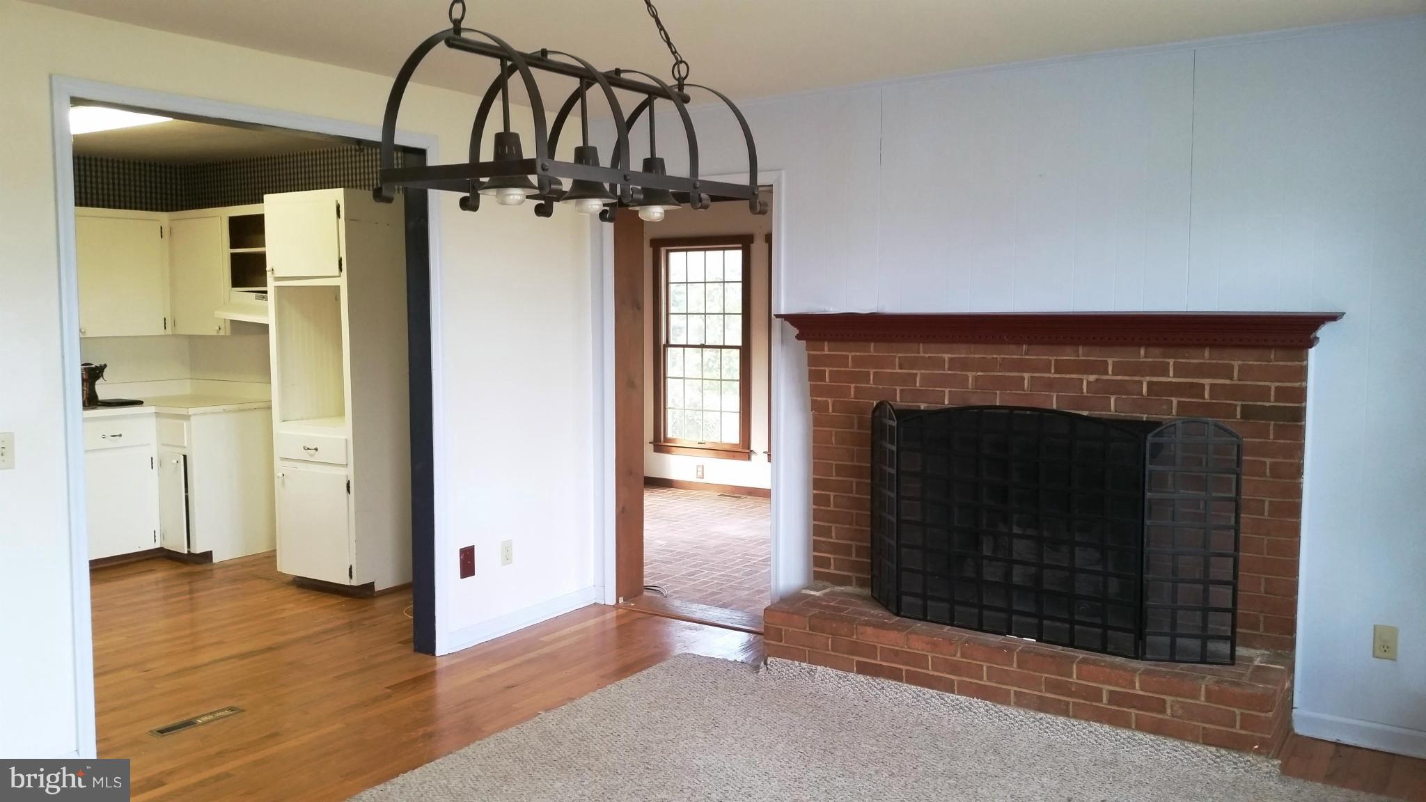 2800 Partlow Road Beaverdam, VA 23015 - Photo 4 of 27 Living Room