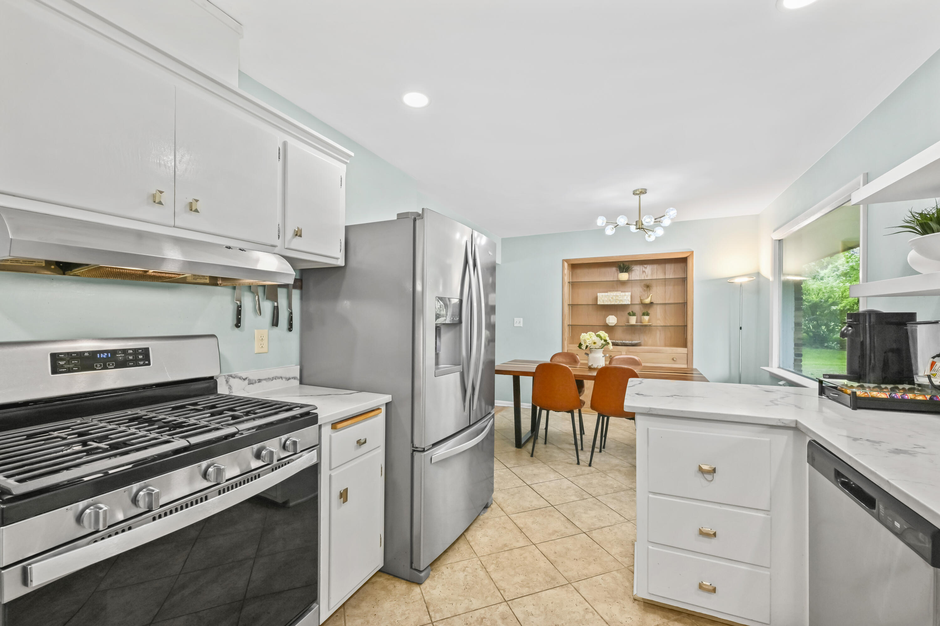 2400 West Apple Tree Road Glendale, WI 53209 - Photo 5 of 24 Kitchen