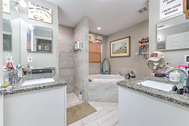 $329,900 | 38021 10th Avenue, Zephyrhills, FL 33542