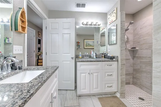 $329,900 | 38021 10th Avenue, Zephyrhills, FL 33542