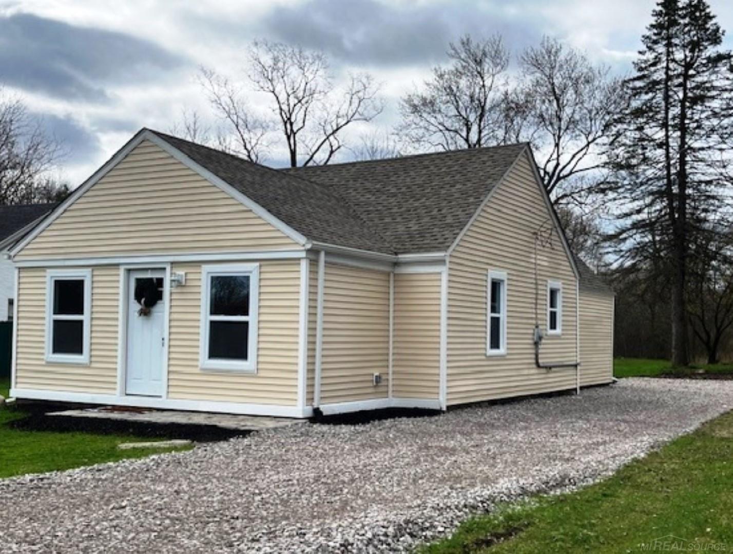 3907 Ravenswood Road Marysville, MI 48040 - Photo 2 of 30 50139127-095f45f6-6029-4471-b005-36019979cf1f.JPG