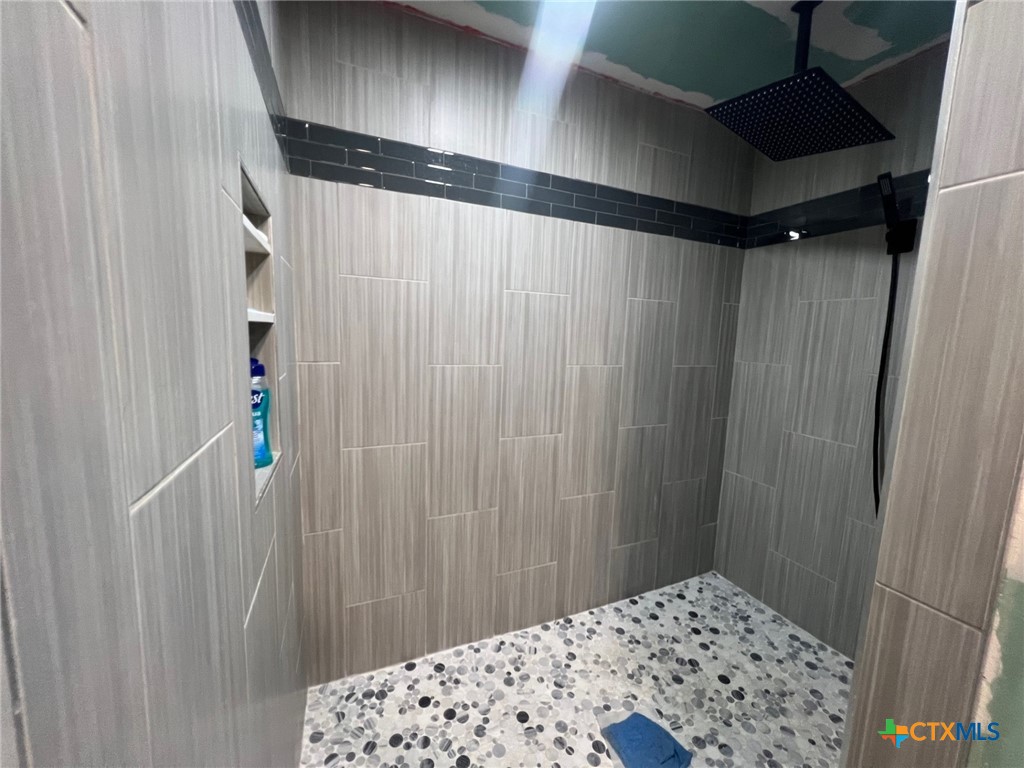 9 Lee Street Port Lavaca, TX 77979 - Photo 9 of 11 a view of entryway