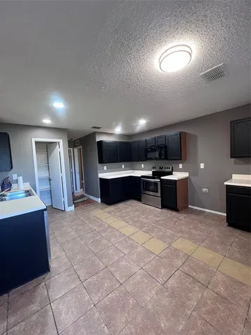 $3,000 | 512 Magdalen Avenue, Fort Worth, TX 76036