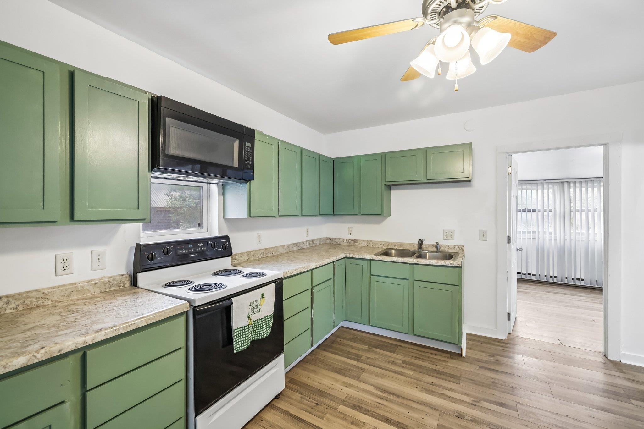 327 8th Baraboo, WI 53913 - Photo 9 of 19