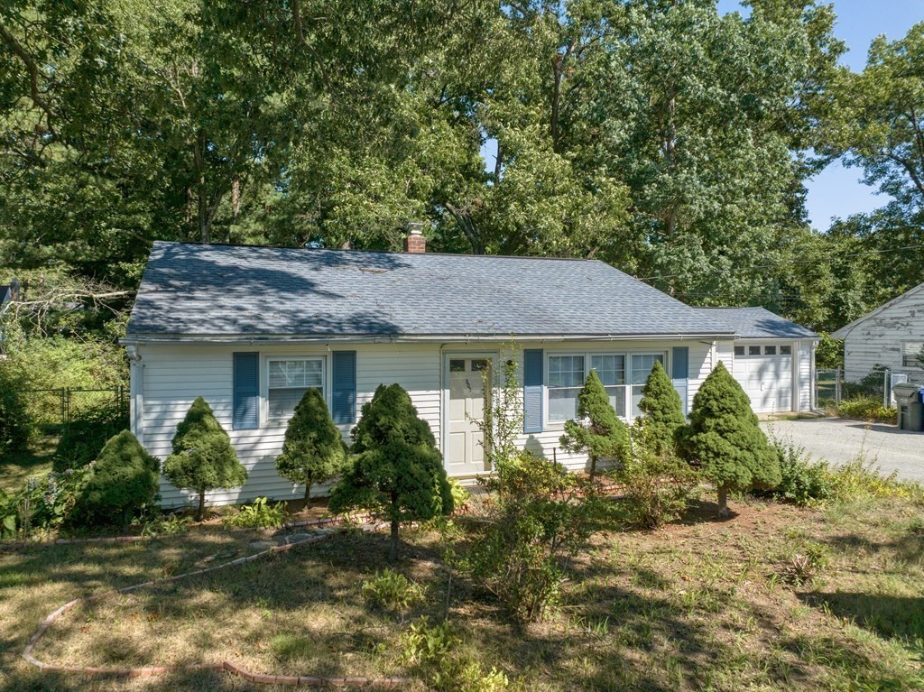 803 Bradley Road Springfield, MA 01119 - Photo 3 of 20