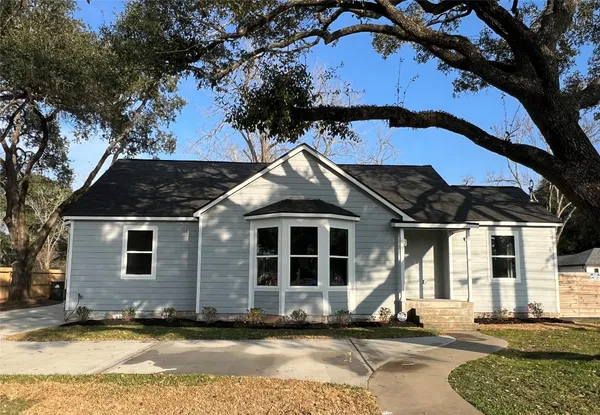 $390,000 | 723 North Meyer Street, Sealy, TX 77474