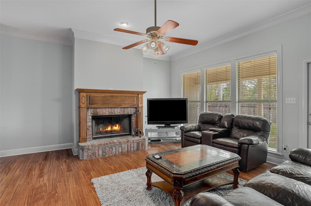 102 Fitzwilliam Street Haughton, LA 71037 - Photo 4 of 18 a living room with furniture and a fireplace