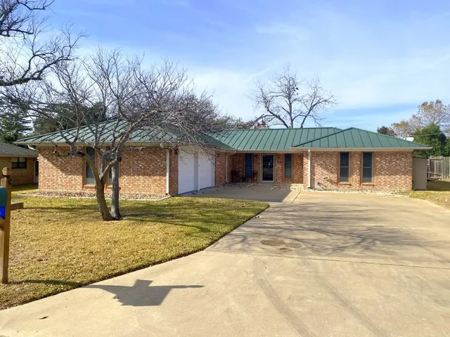 $445,000 | 414 Meadow Ridge Drive, Kerrville, TX 78028