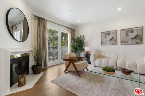 $1,149,000 | 11690 Montana Avenue, Unit 201, Los Angeles, CA 90049