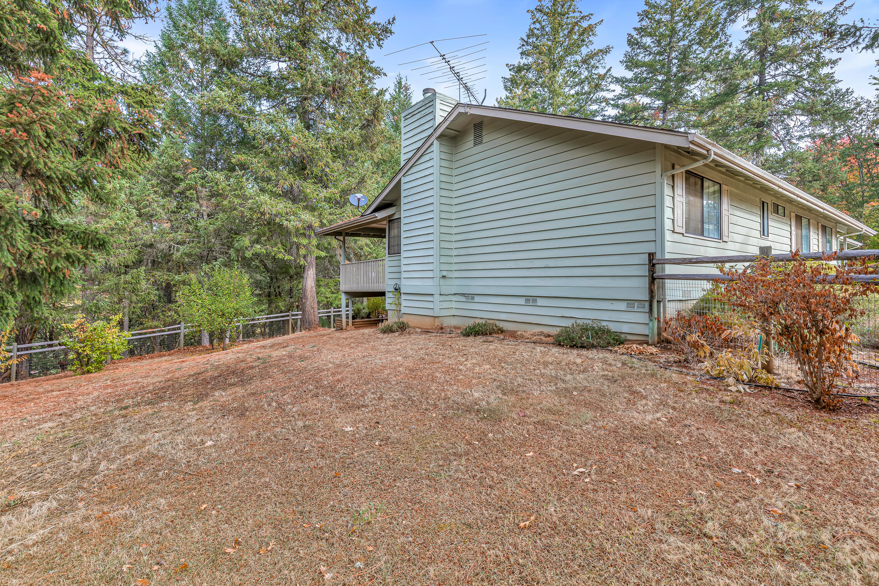 354 October Lane Merlin, OR 97532 - Photo 28 of 28 Side yard