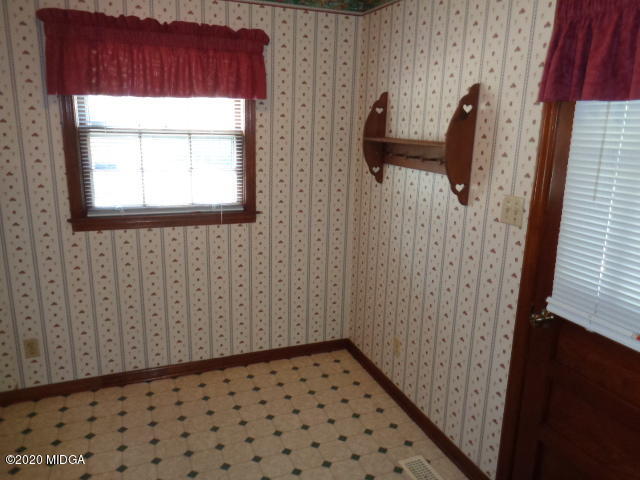 5539 Bankston Lake Road Macon, GA 31216 - Photo 12 of 29 a bathroom with a window