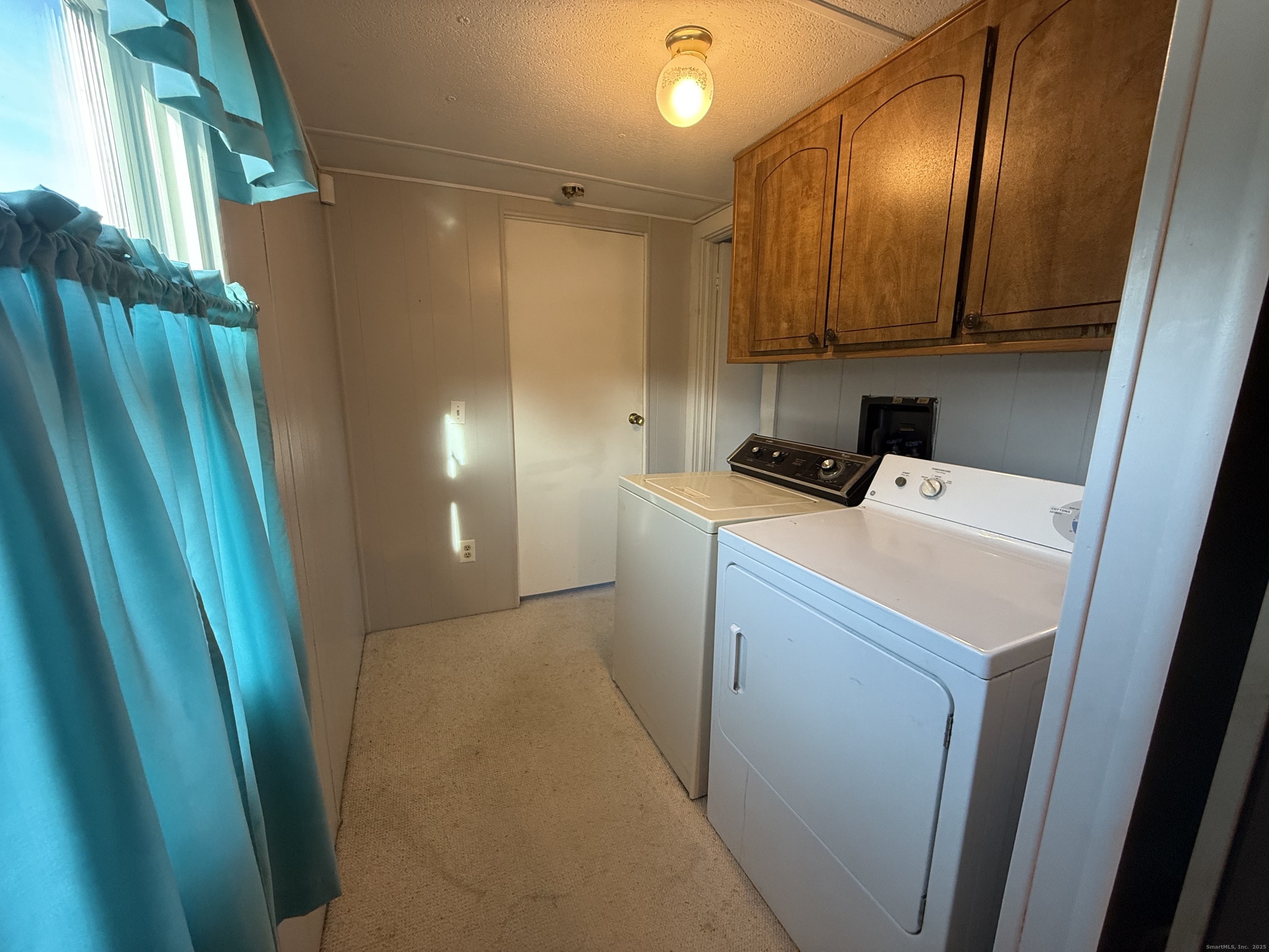 4 Sunshine Terrace Thompson, CT 06255 - Photo 20 of 25 a utility room with dryer and washer