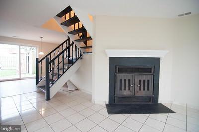 528 Riggs Court Frederick, MD 21703 - Photo 5 of 22 Living Room