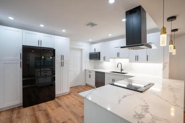 $3,300 | 3468 Northeast 17th Avenue, Unit 2, Oakland Park, FL 33334