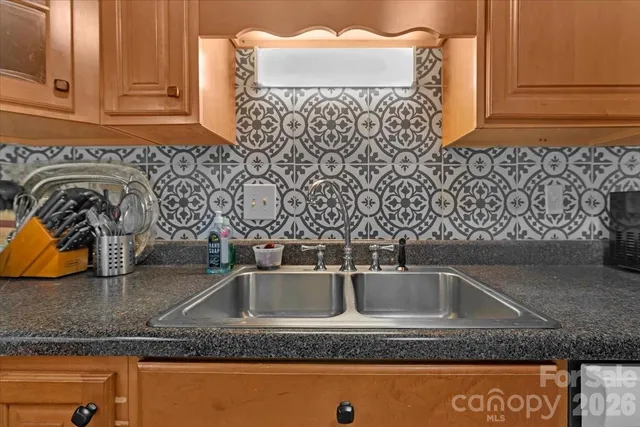 a close view of sink and tap