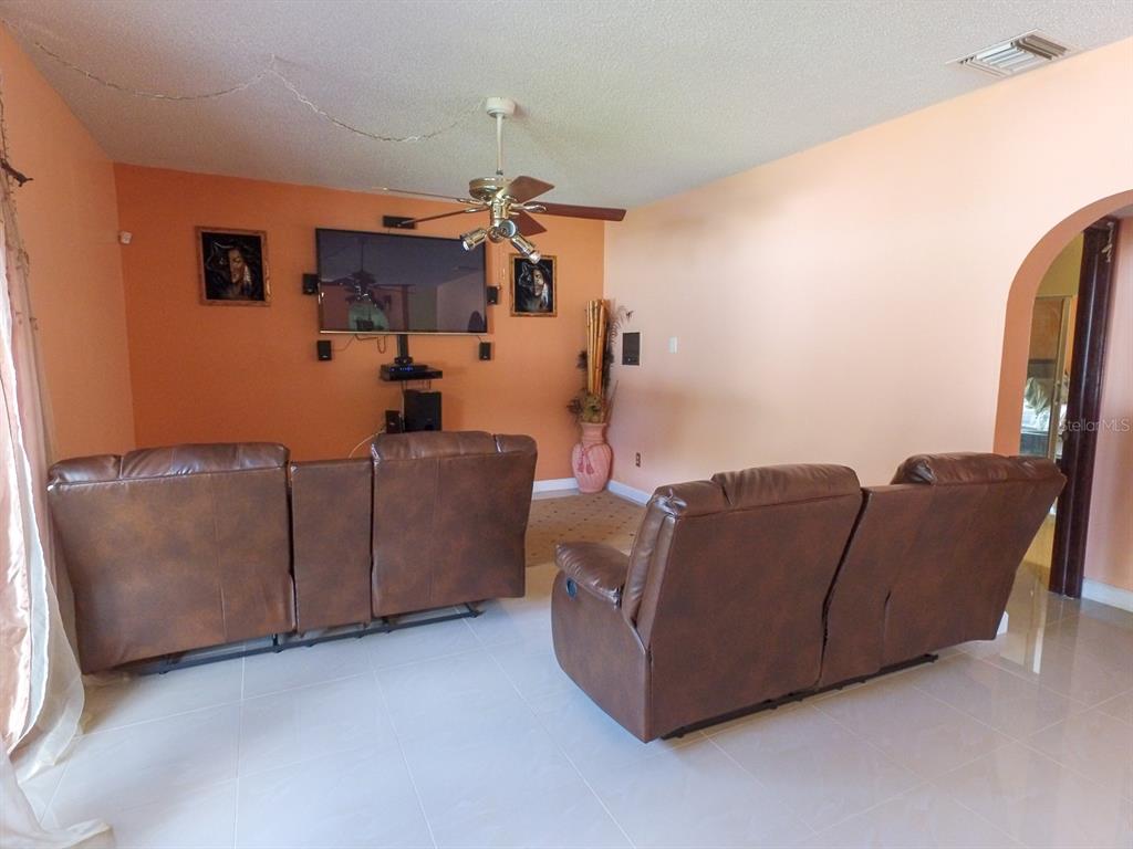 4902 Five Acre Road Plant City, FL 33565 - Photo 11 of 39