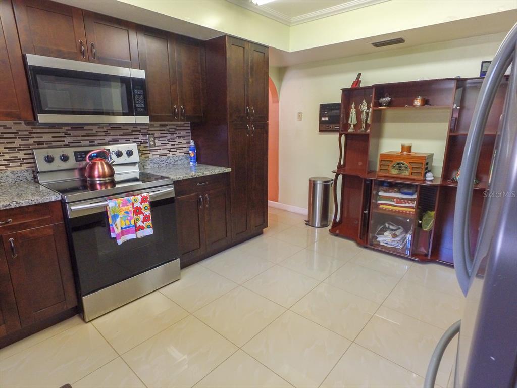 4902 Five Acre Road Plant City, FL 33565 - Photo 18 of 39