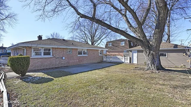 $340,000 | 7132 84th Place, Burbank, IL 60459