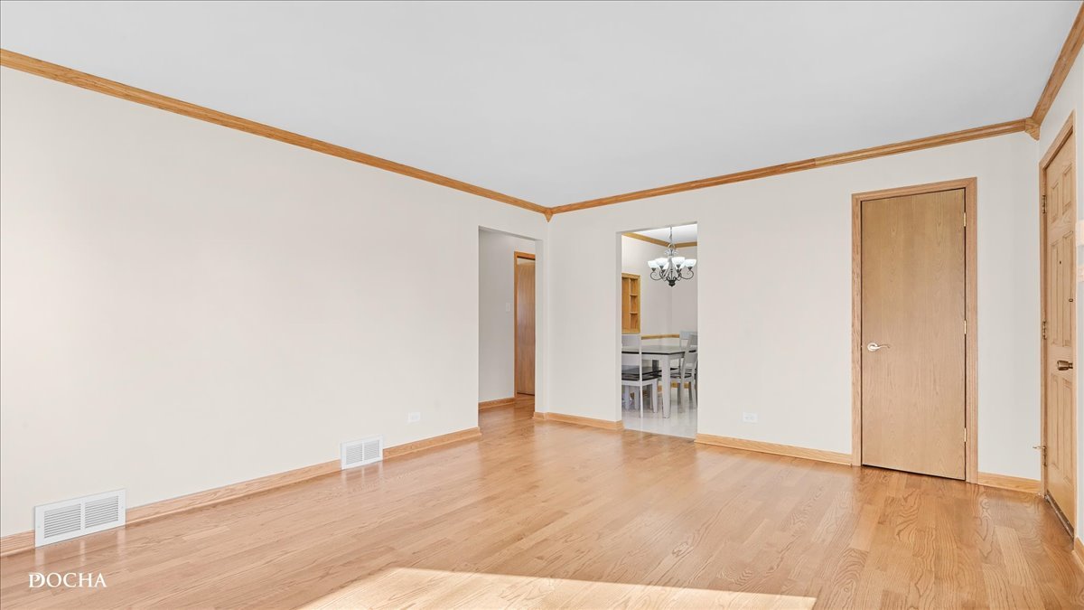 7132 84th Place Burbank, IL 60459 - Photo 5 of 28