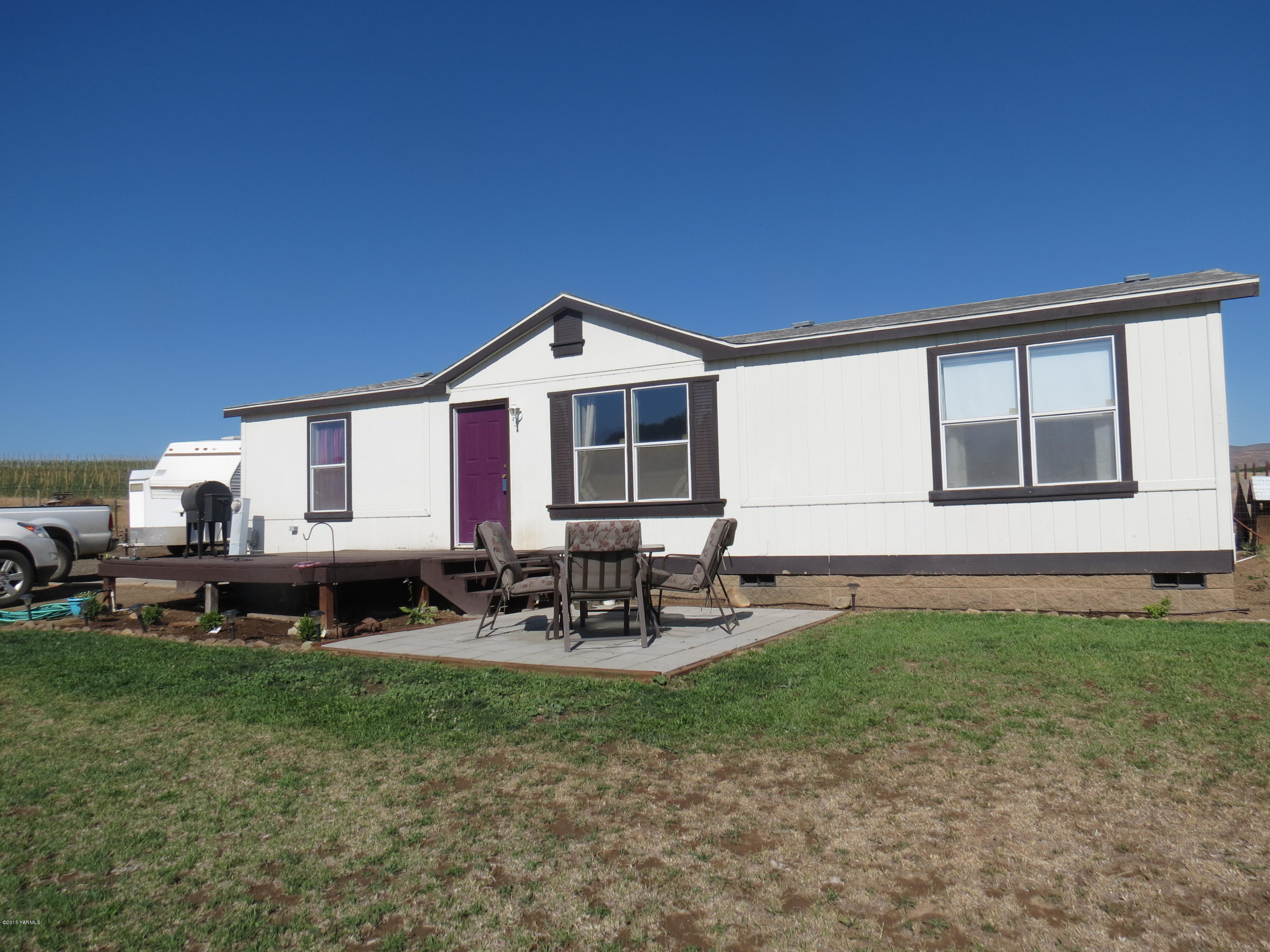 515 Burnham Road Yakima, WA 98908 - Photo 1 of 20 a front view of a house with a garden and sitting area
