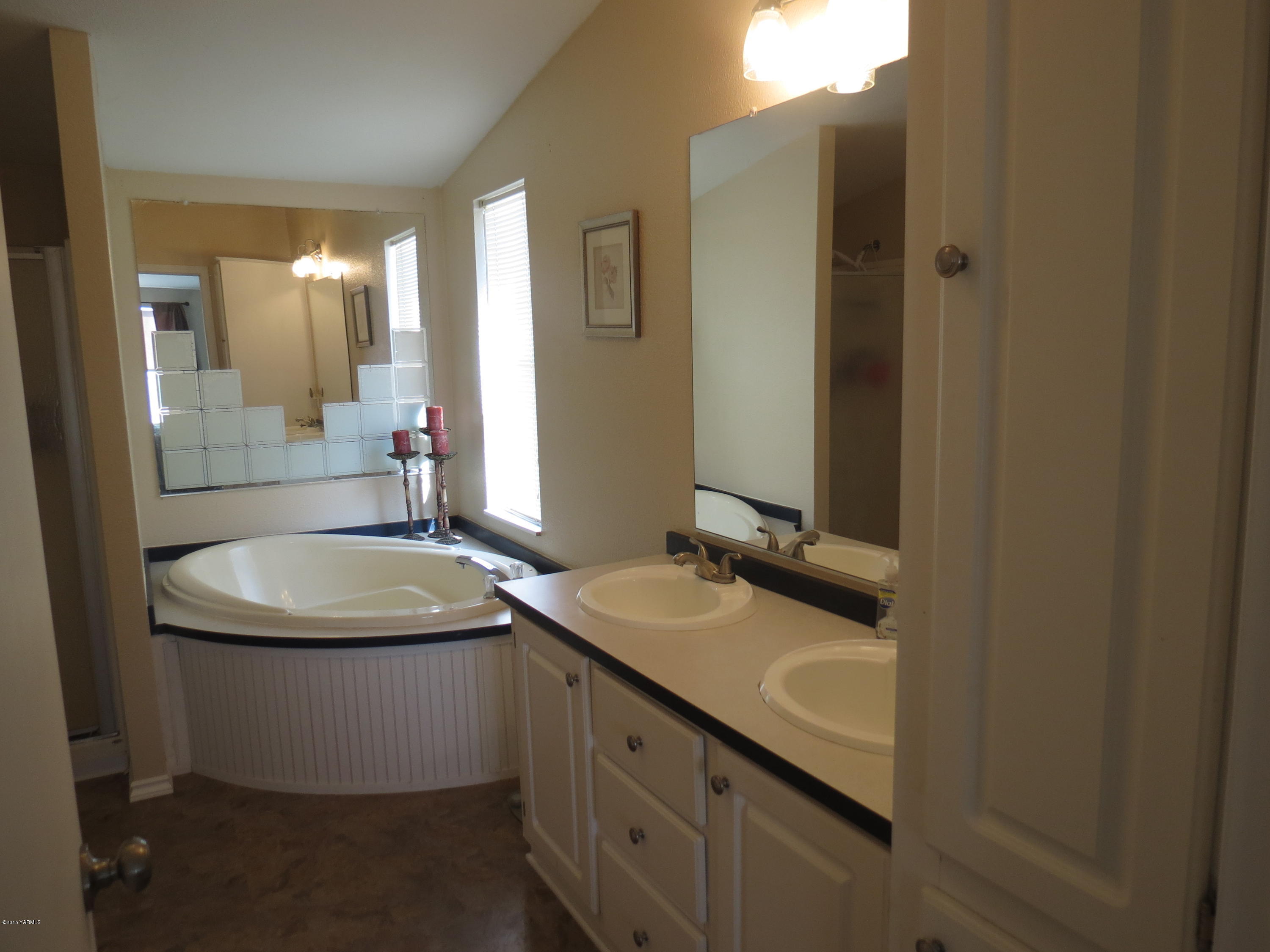 515 Burnham Road Yakima, WA 98908 - Photo 18 of 20 a bathroom with a sink a toilet and a mirror