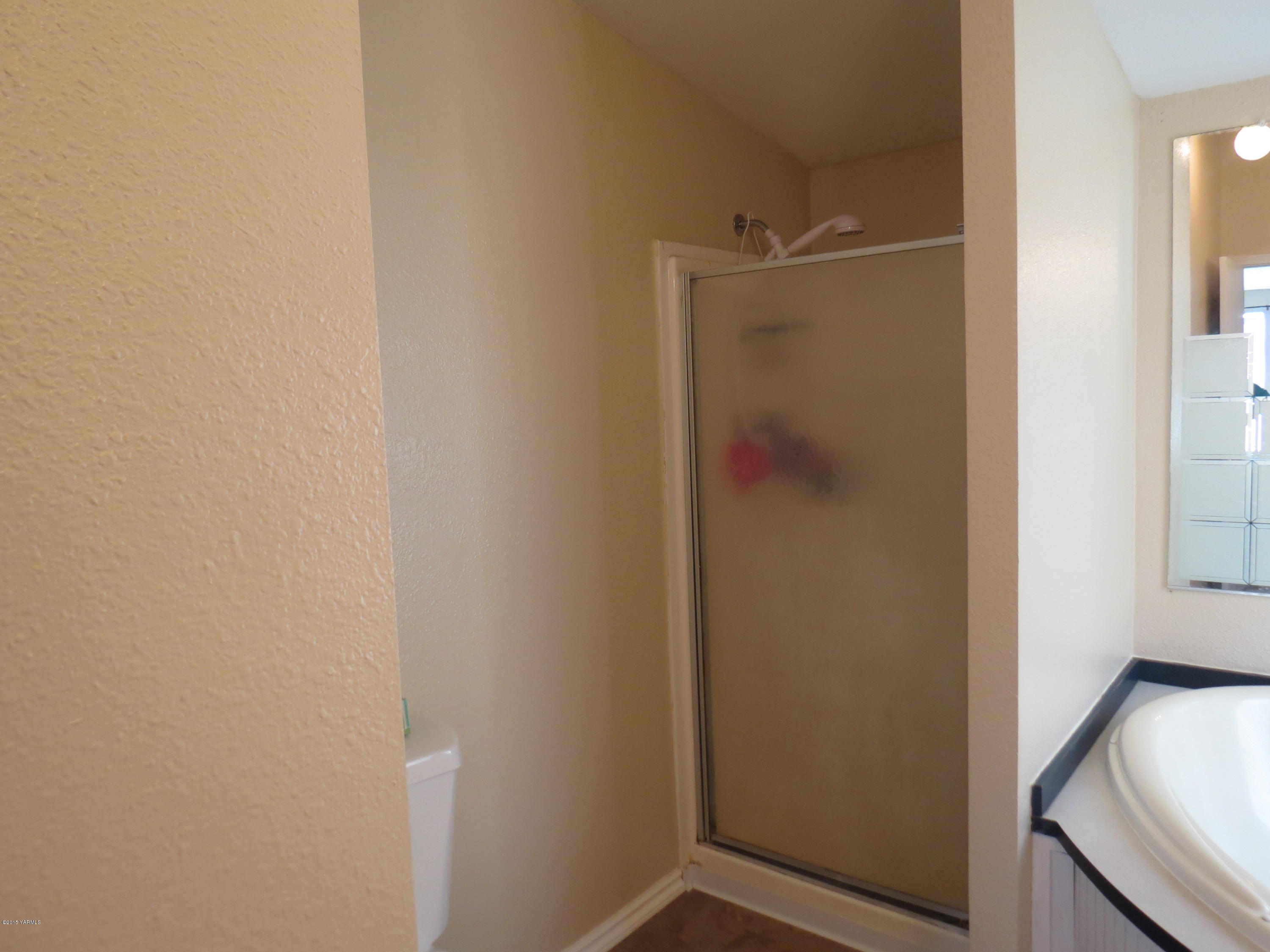 515 Burnham Road Yakima, WA 98908 - Photo 19 of 20 a view of bathroom