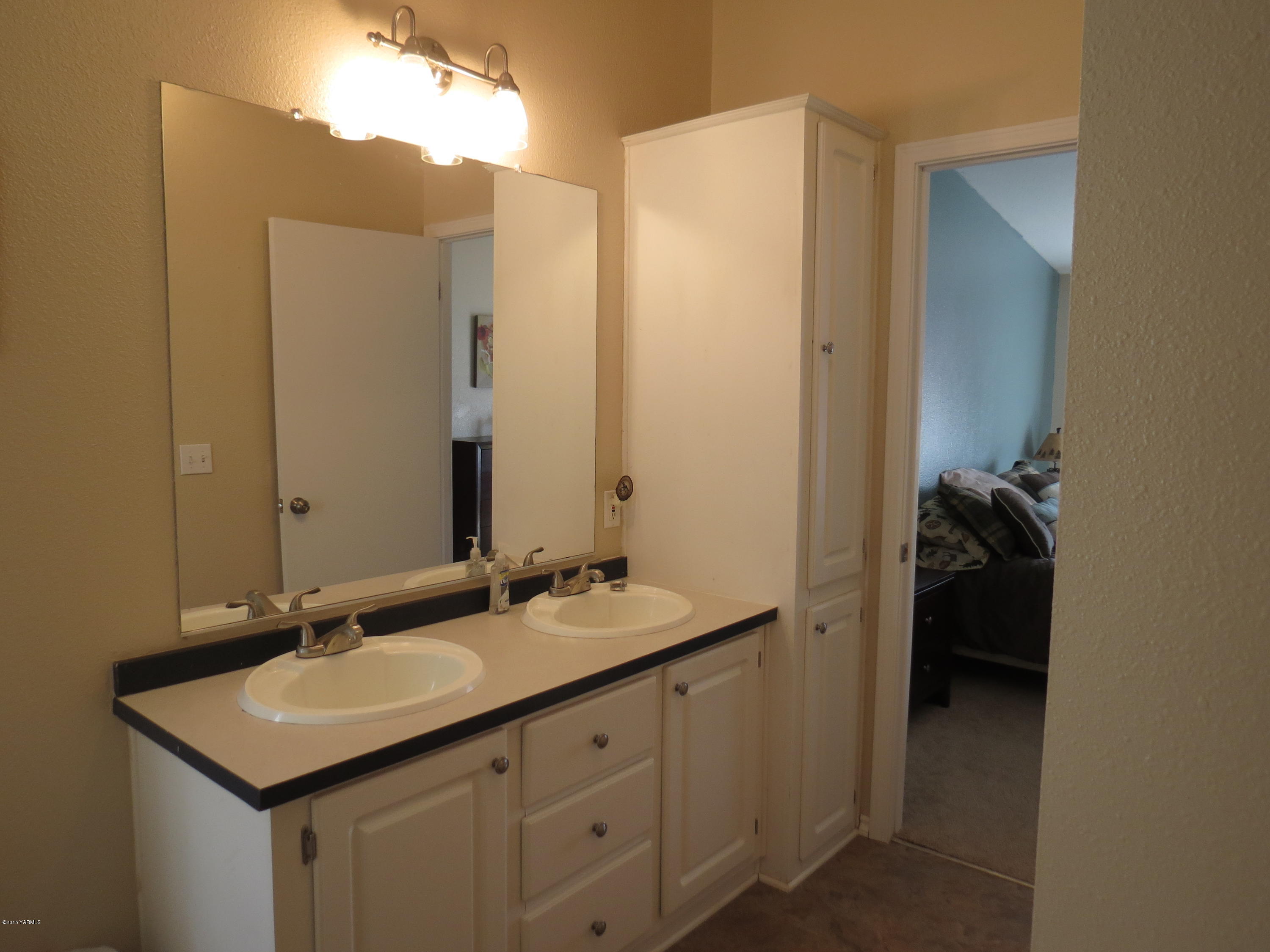 515 Burnham Road Yakima, WA 98908 - Photo 20 of 20 a bathroom with a sink a mirror and a shower