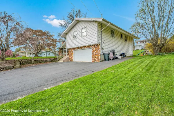$399,000 | 514 Shady Lane Road, Clarks Summit, PA 18411