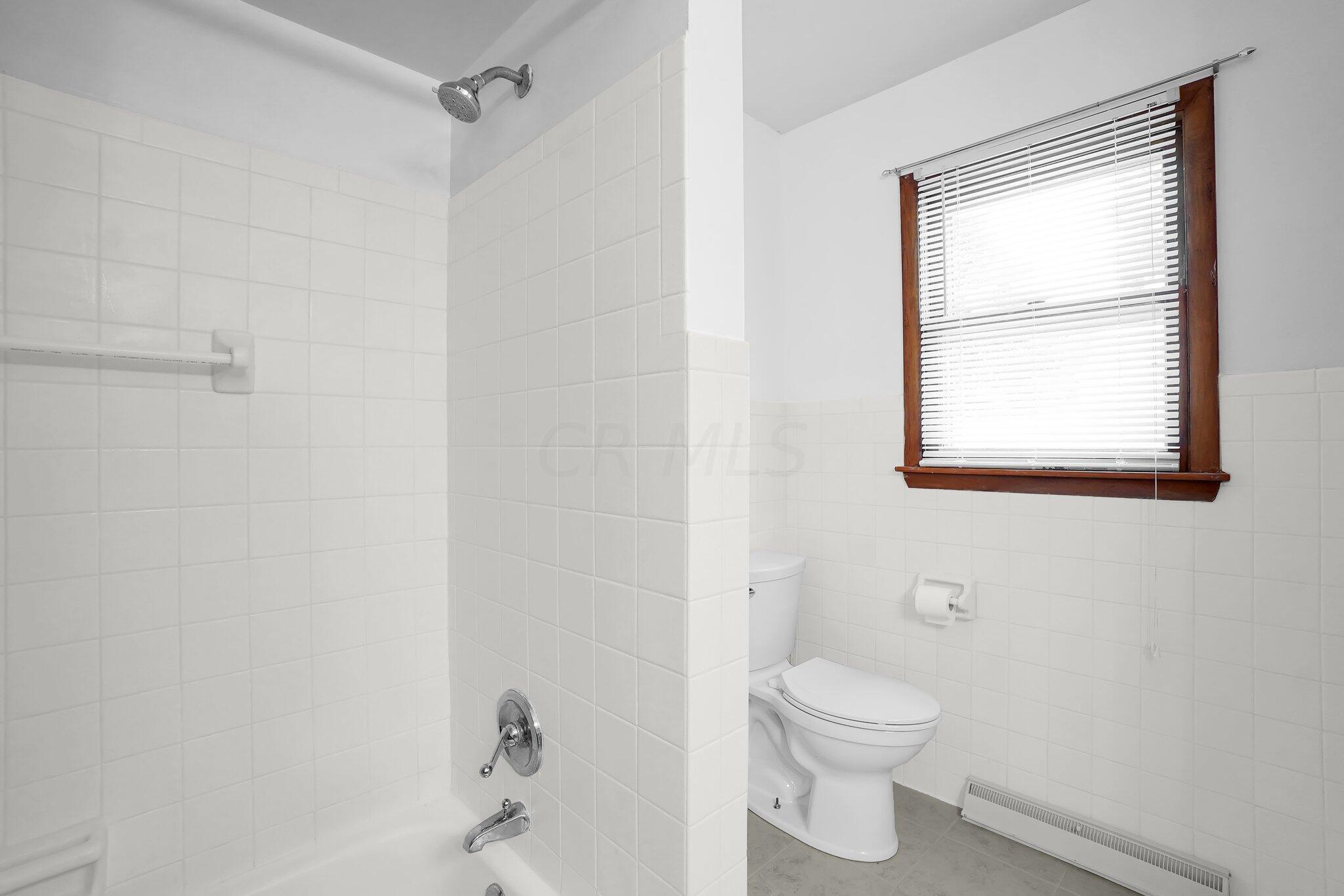 2105 Stringtown Road Northeast Lancaster, OH 43130 - Photo 23 of 45 First floor full bathroom