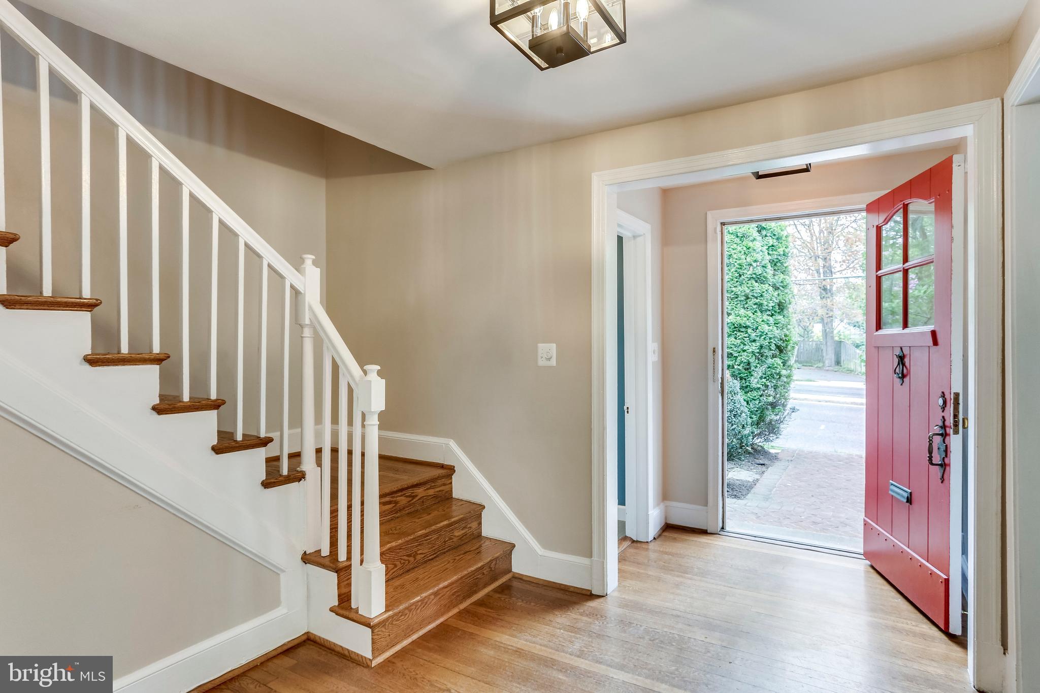 3441 North Glebe Road Arlington, VA 22207 - Photo 2 of 41 Foyer