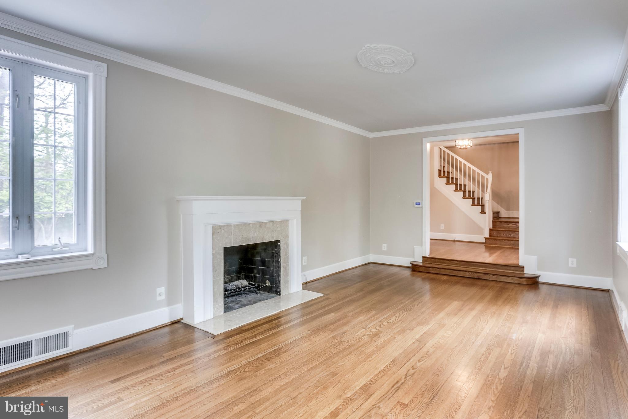 3441 North Glebe Road Arlington, VA 22207 - Photo 12 of 41 Living Room