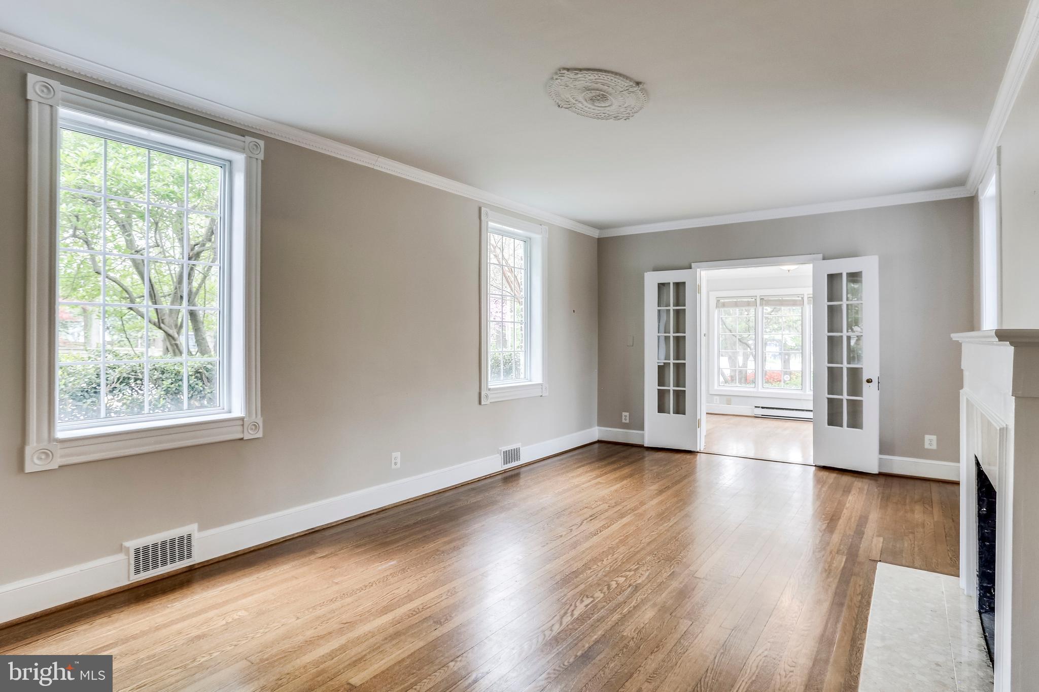 3441 North Glebe Road Arlington, VA 22207 - Photo 13 of 41 Living Room