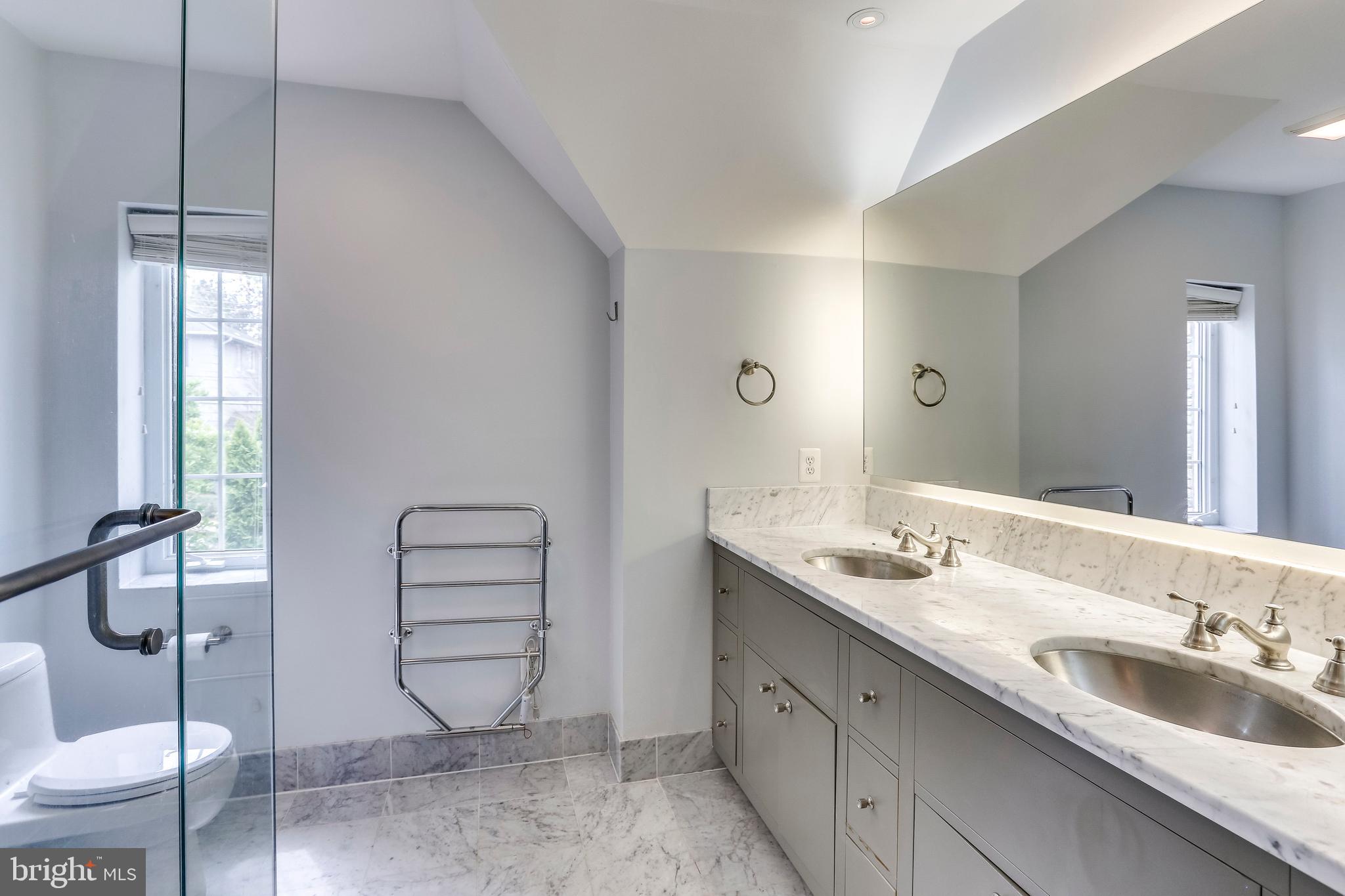 3441 North Glebe Road Arlington, VA 22207 - Photo 20 of 41 Master bathroom