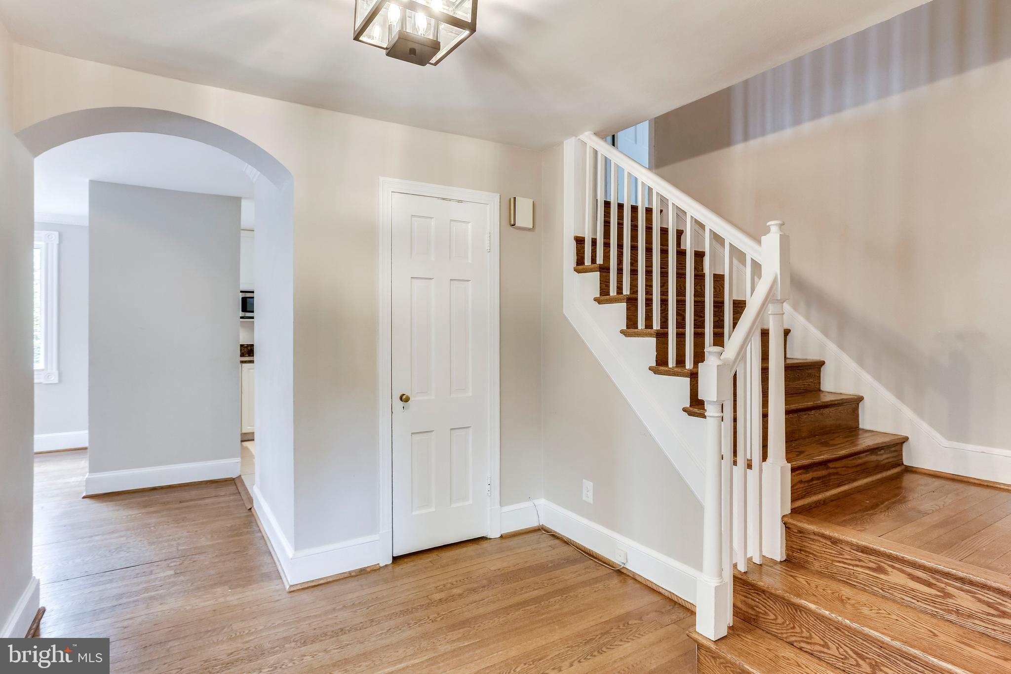 3441 North Glebe Road Arlington, VA 22207 - Photo 3 of 41 Foyer