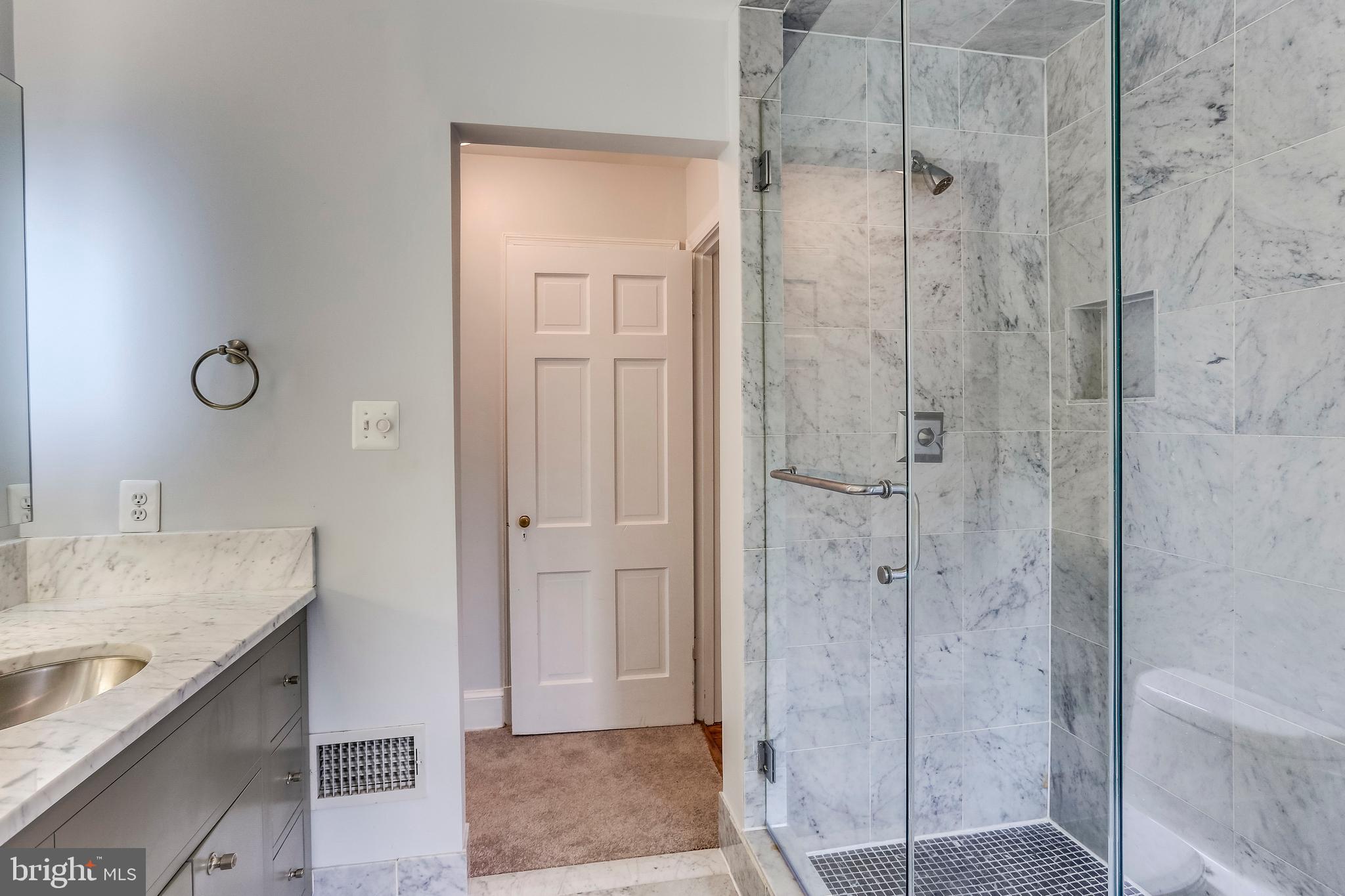 3441 North Glebe Road Arlington, VA 22207 - Photo 21 of 41 Master Bathoom