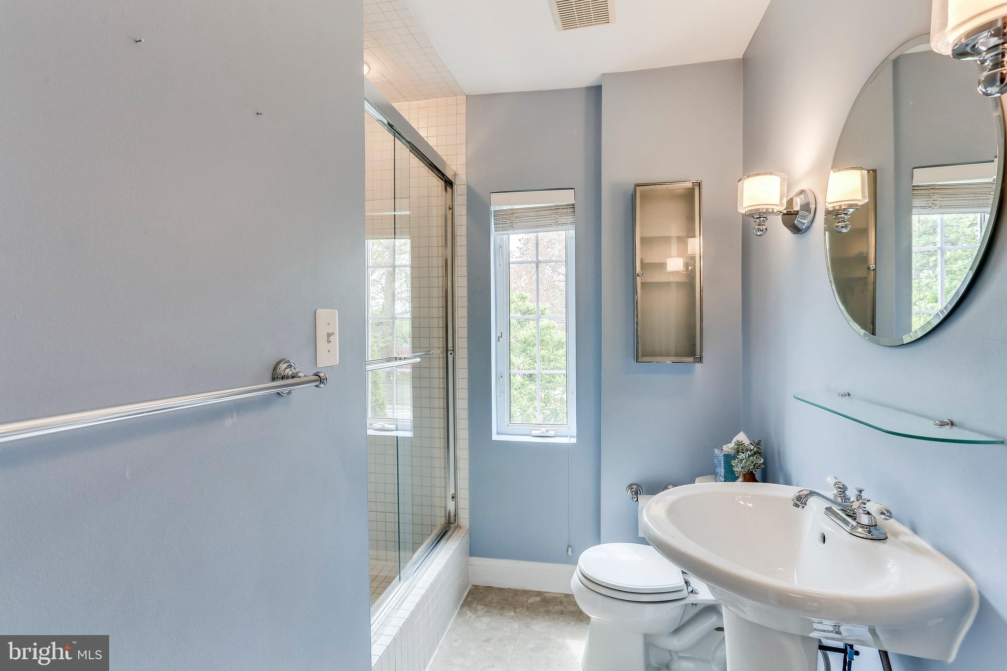 3441 North Glebe Road Arlington, VA 22207 - Photo 29 of 41 Bathroom