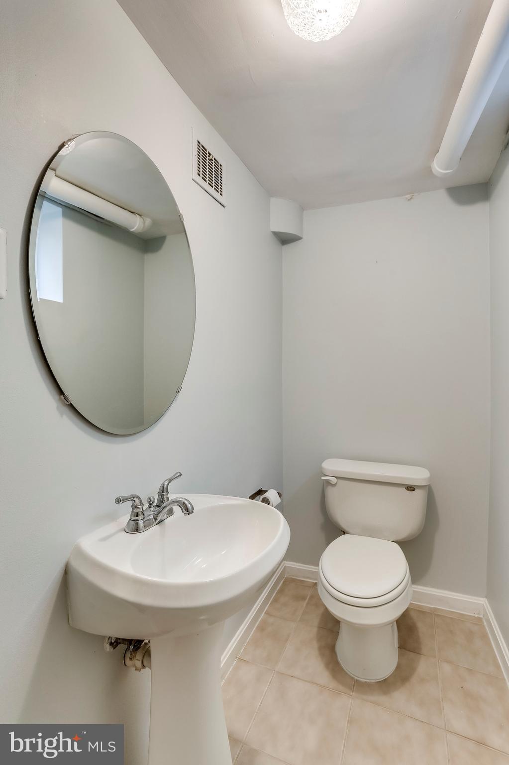 3441 North Glebe Road Arlington, VA 22207 - Photo 33 of 41 Powder Room