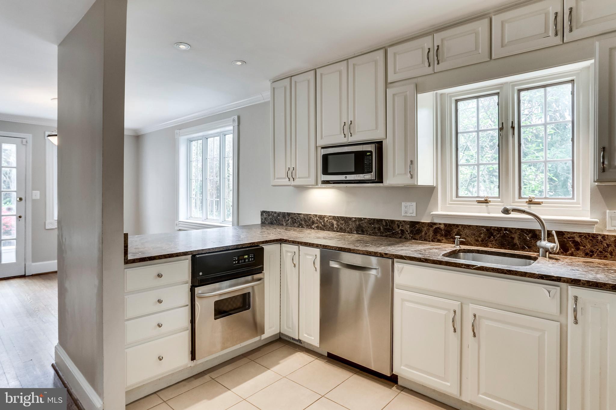 3441 North Glebe Road Arlington, VA 22207 - Photo 6 of 41 Kitchen