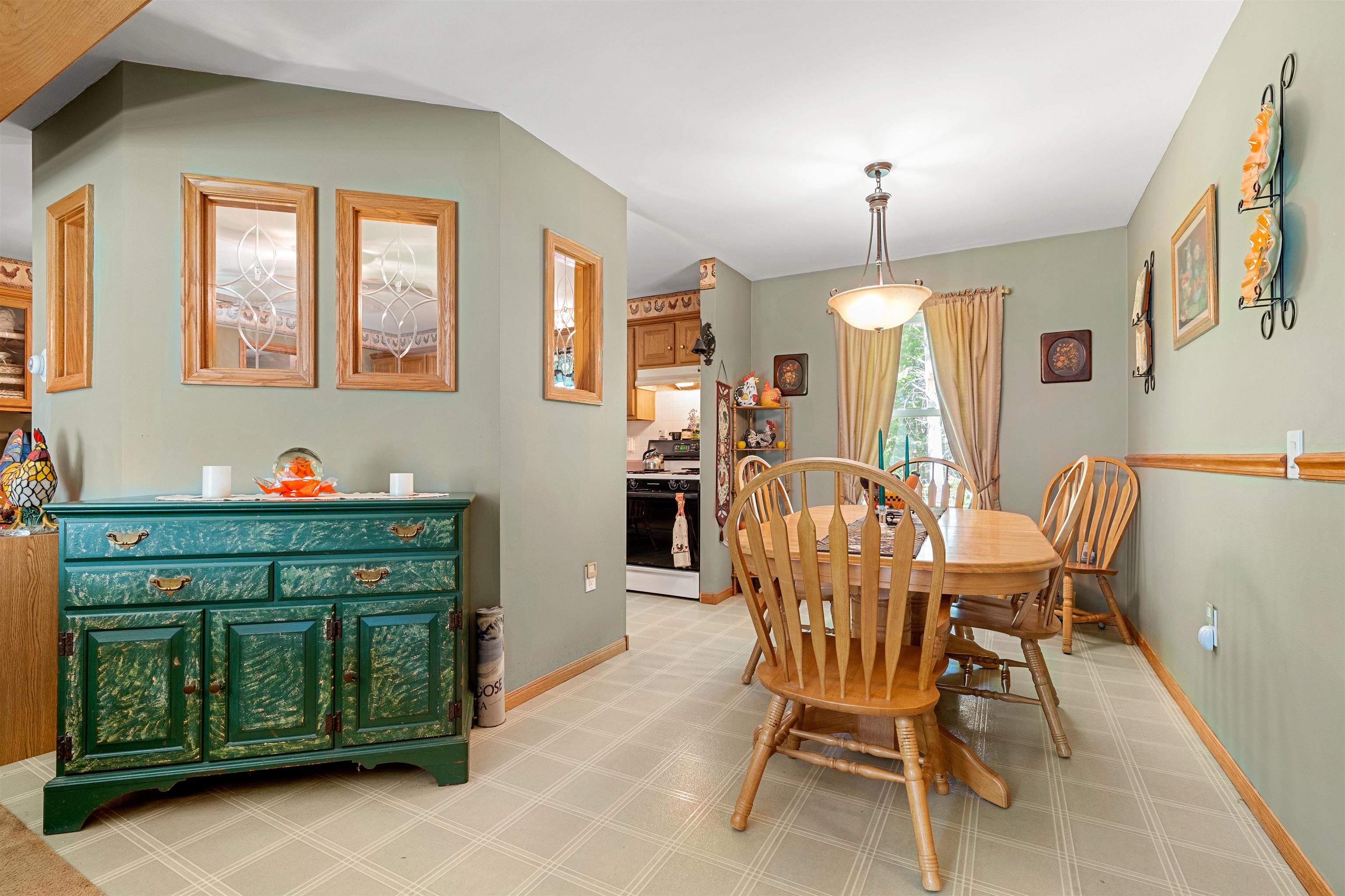 21 Clark Road Londonderry, NH 03053 - Photo 8 of 29 Gallery Image 8
