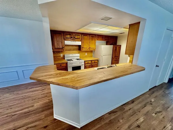 $1,450 | 539 Canary Lane, Red Oak, TX 75154