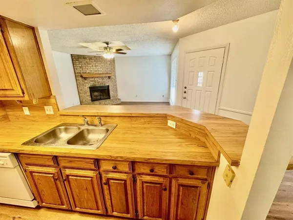 $1,450 | 539 Canary Lane, Red Oak, TX 75154