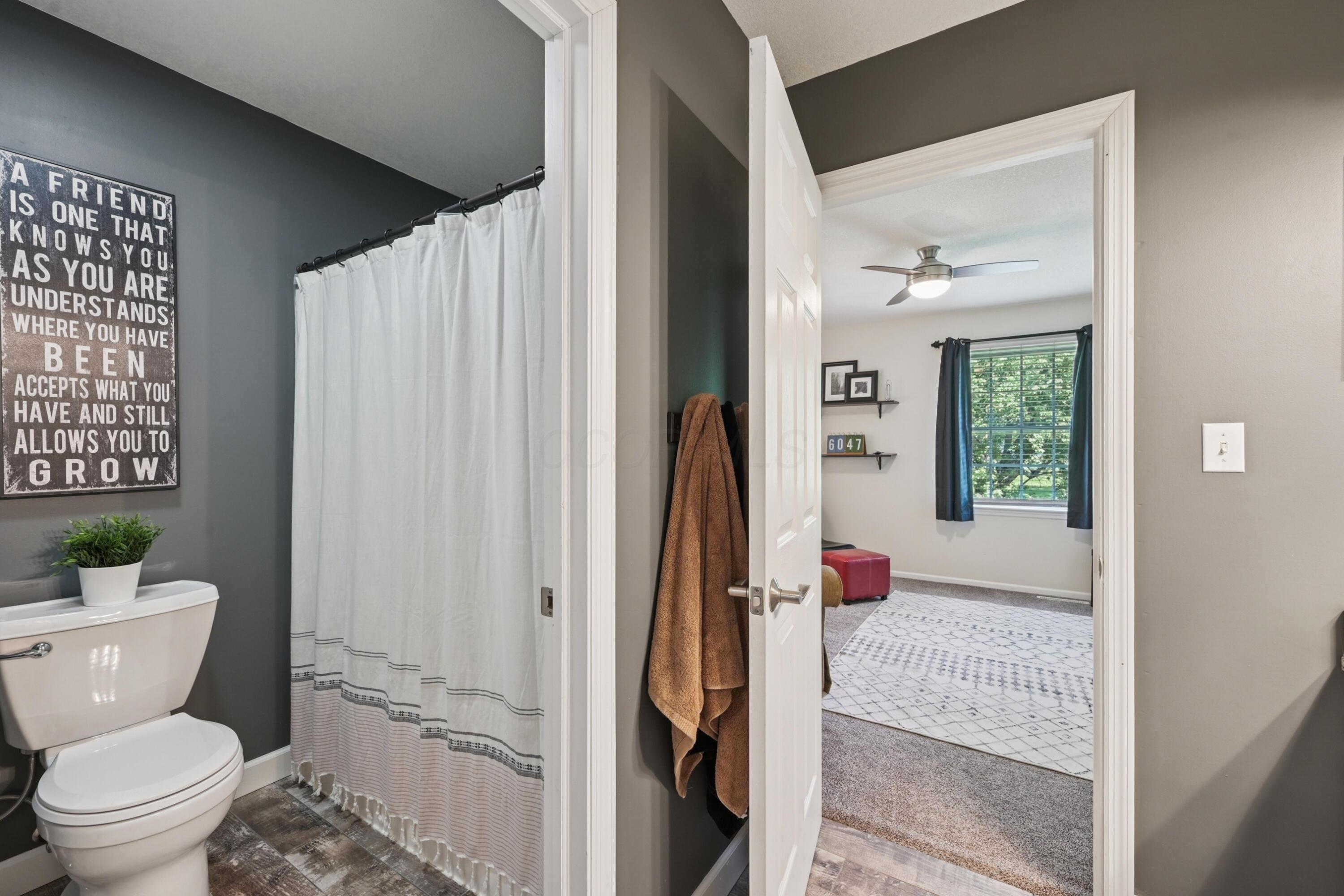 564 National Road Southeast Hebron, OH 43025 - Photo 41 of 106 Jack-n-Jill Bathroom