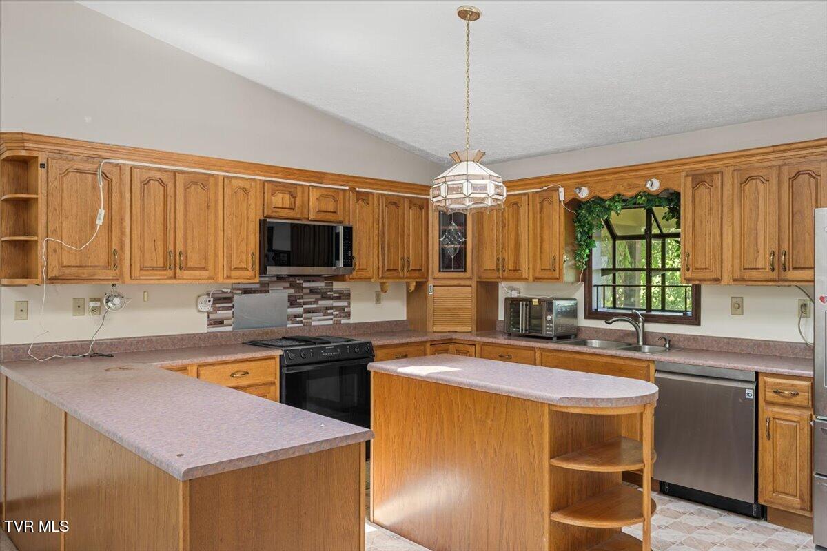 227 Kinchloe Mill Road Jonesborough, TN 37659 - Photo 7 of 46 13-128A3419