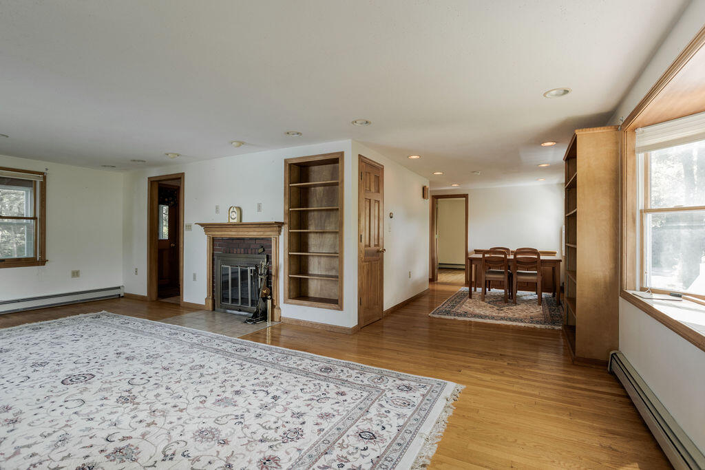 45 Pepperrell Road Kittery Point, ME 03905 - Photo 9 of 36 Living room dining area.