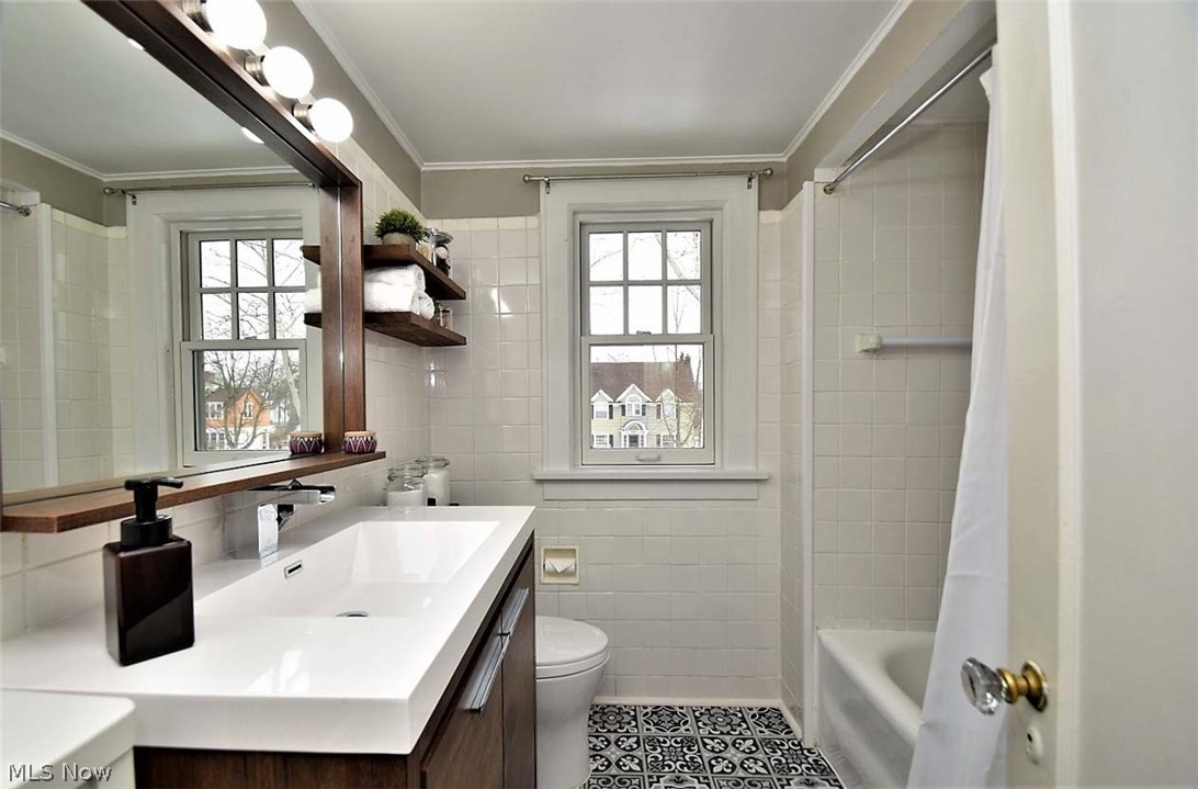 3196 Chadbourne Road Cleveland, OH 44120 - Photo 18 of 35 Gallery Image 18
