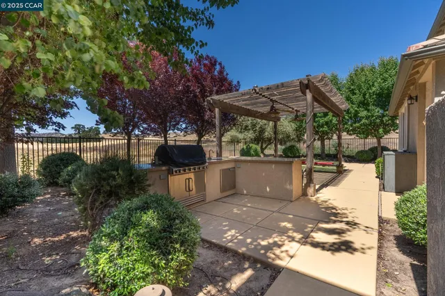 $569,950 | 9028 Tee Court, Patterson, CA 95363