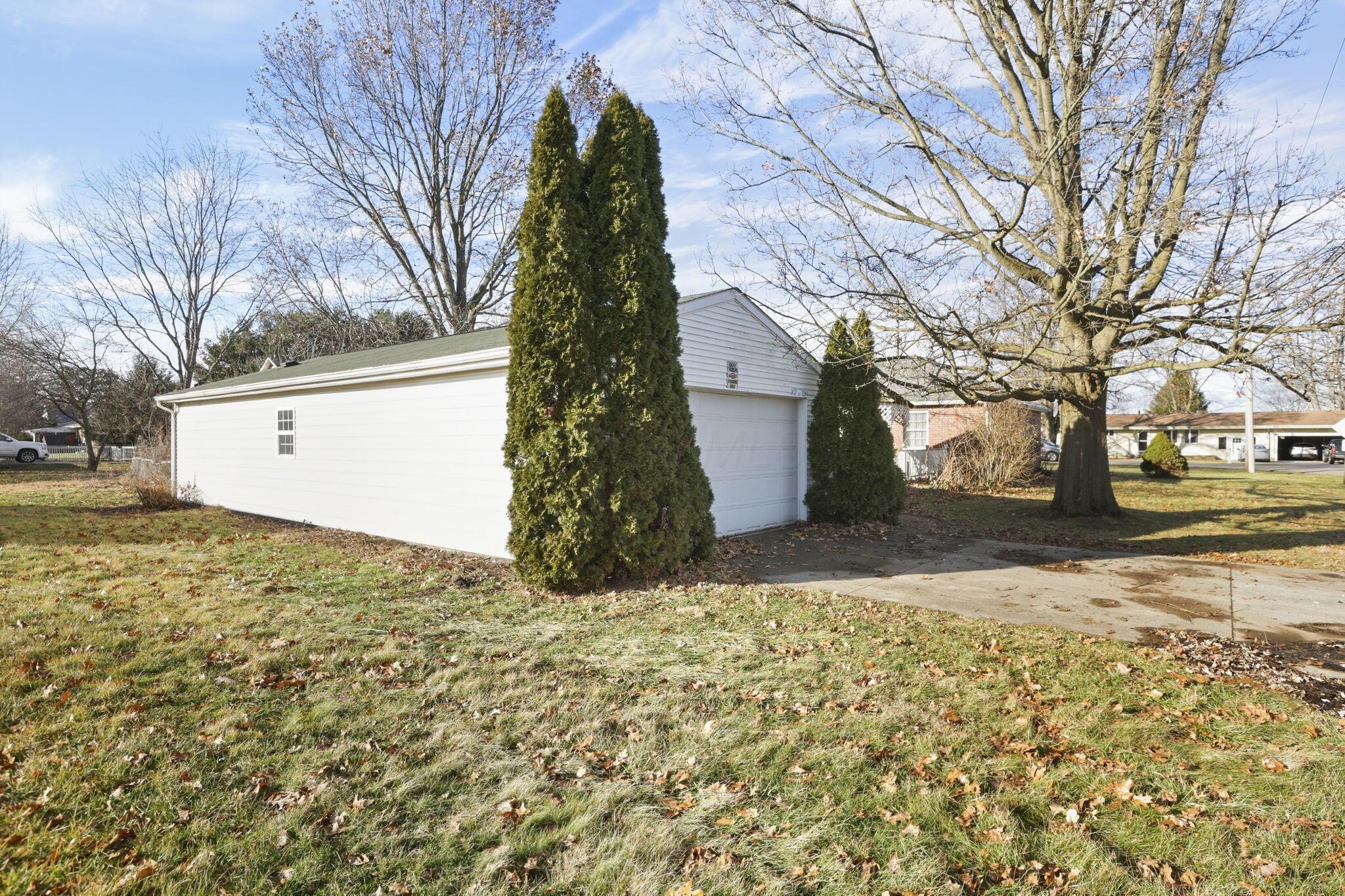 229 Heath Road Heath, OH 43056 - Photo 4 of 35 Approx 1,152 sf Detached heated garaged with air compressor